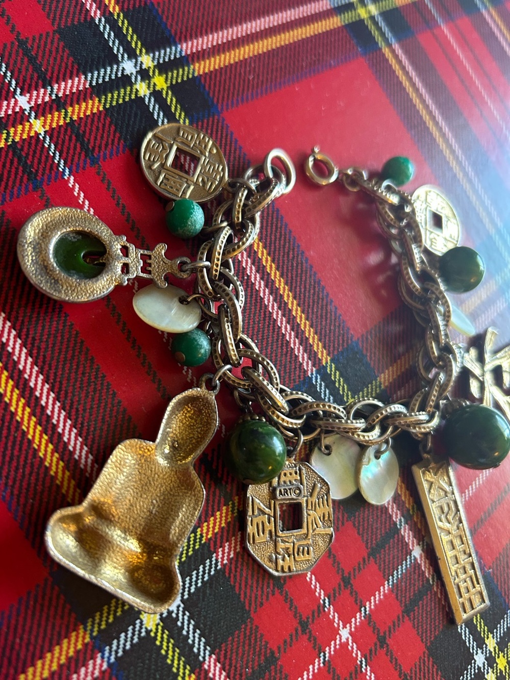 Vintage Signed ART Charm Bracelet Gold Tone Green Lucite Asian Chunky Faux Jade - Picture 7 of 10